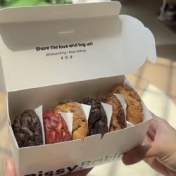 Cookie Packaging Box Custom Logo Food Grade Recyclable Cardboard Dessert Biscuit Baking Food Packing with Custom Size