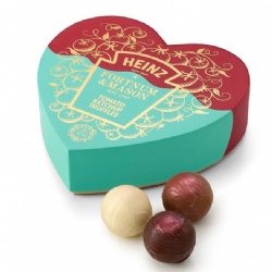 Eco Friendly pink Luxury Empty Heart Shaped Chocolate Strawberry Gift Paper Box Dairy Milk Custom logo Chocolate Packaging Box